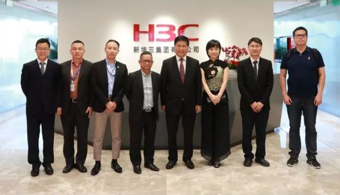 Envoy of Malaysian Embassy of China led by MOHD ZUKEPLI BIN HJEMBONG from the investment department visited H3C HQ in Beijing.